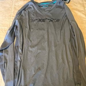 Men’s grey yeti long sleeve top